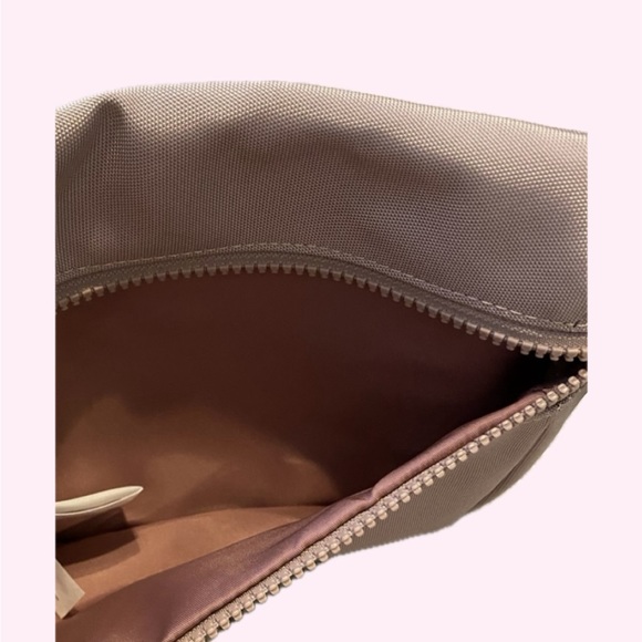 TNA Pouch - Picture 4 of 4